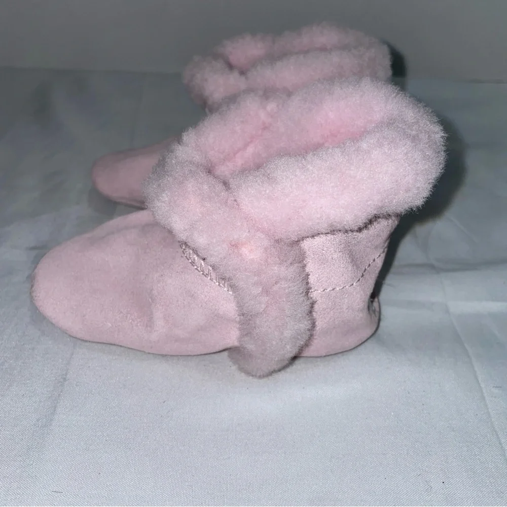 UGG Jesse Bow II Pink Suede Baby Boots Sheepskin Lined Infant Size 4/5 1103552I‎